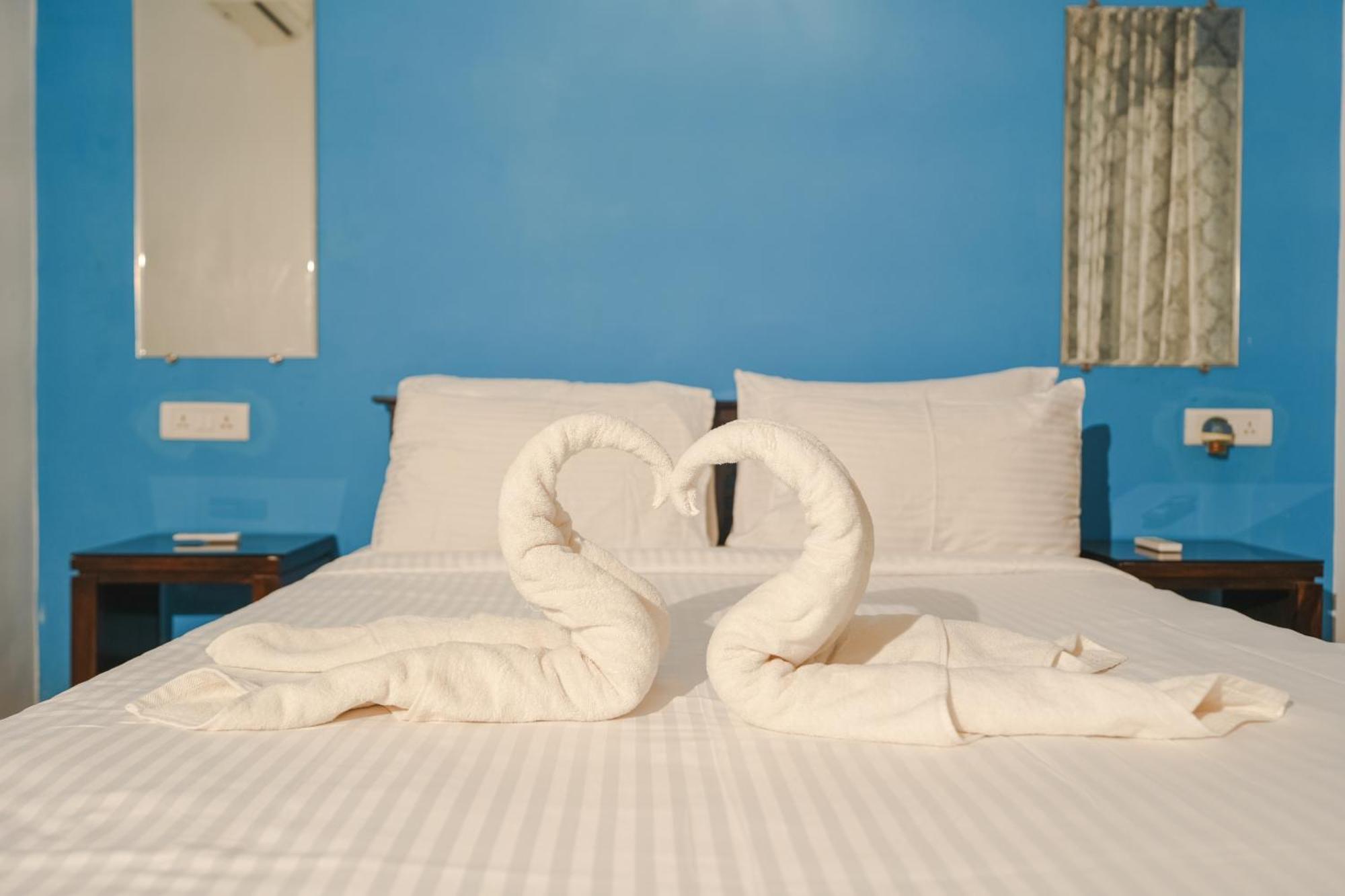 Villa M - Jia 3- 3Bhk In Candolim, Pool Facing, Near Beach, Breakfast Included ภายนอก รูปภาพ